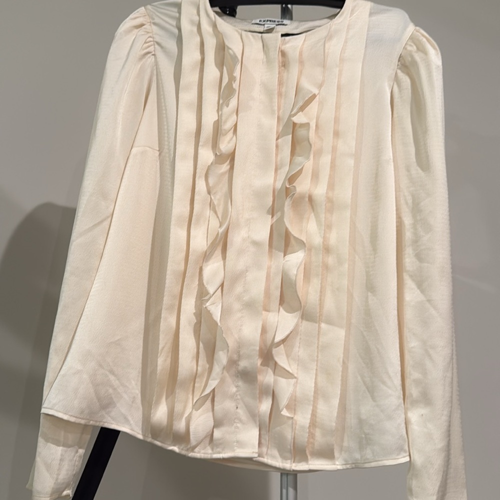 Express Cream Ruched Ruffled Blouse like new - Picture 5 of 5